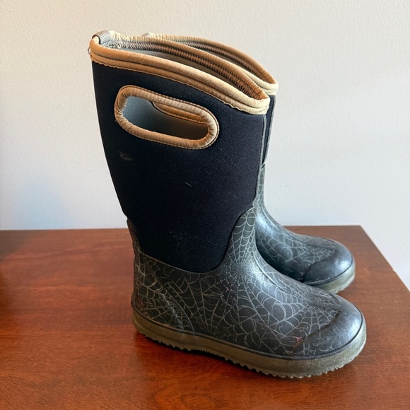 Bogs Black and Gray Spiderweb Kids Boots - Picture 2 of 6